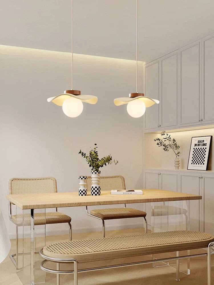 Daffodil: Pendant Lights with Curved Shade